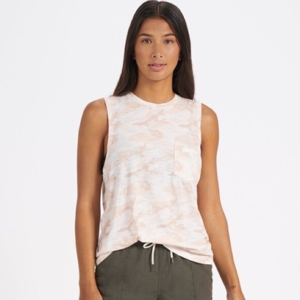 Vuori Women’s Sunset Tank Top High Neck in Bisque Tan Camo Print Size XL